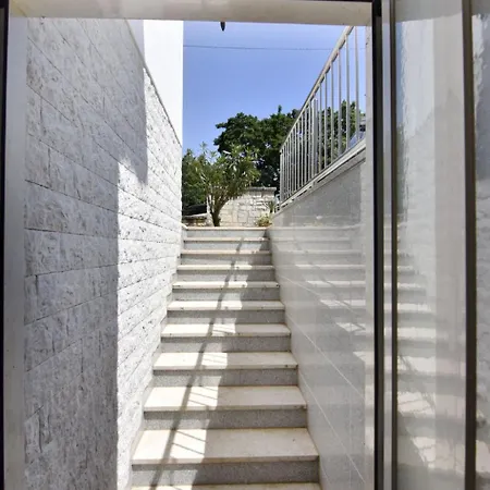 Lejlighed Geraeumige Kellerwohnung In Der Naehe Von By Interhome Umag