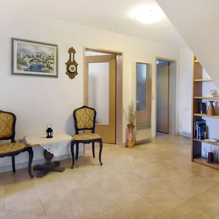 Geraeumige Kellerwohnung In Der Naehe Von By Interhome Lejlighed