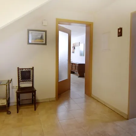 Geraeumige Kellerwohnung In Der Naehe Von By Interhome Lejlighed