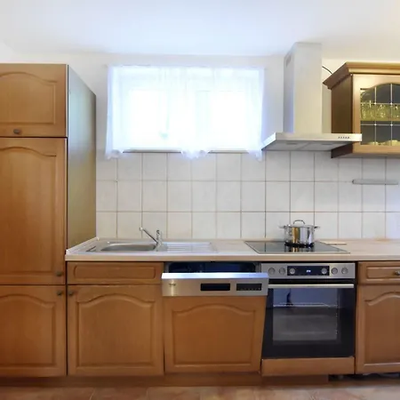 Lejlighed Geraeumige Kellerwohnung In Der Naehe Von By Interhome Umag