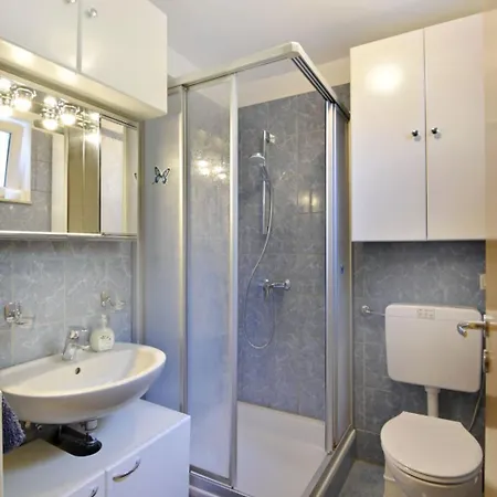 Geraeumige Kellerwohnung In Der Naehe Von By Interhome Lejlighed *