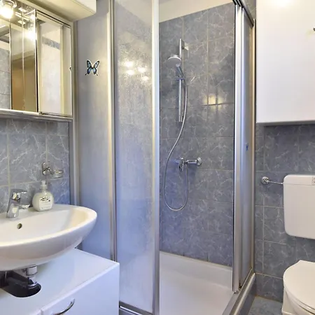 Lejlighed Geraeumige Kellerwohnung In Der Naehe Von By Interhome