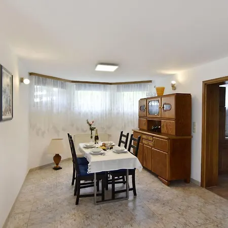 Geraeumige Kellerwohnung In Der Naehe Von By Interhome *