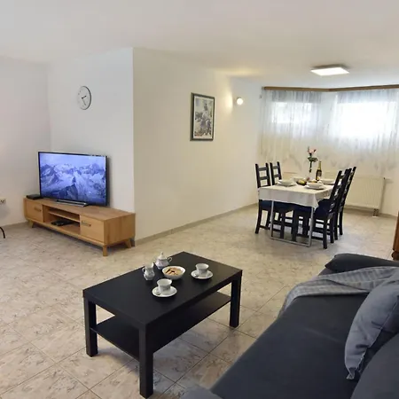 Geraeumige Kellerwohnung In Der Naehe Von By Interhome *